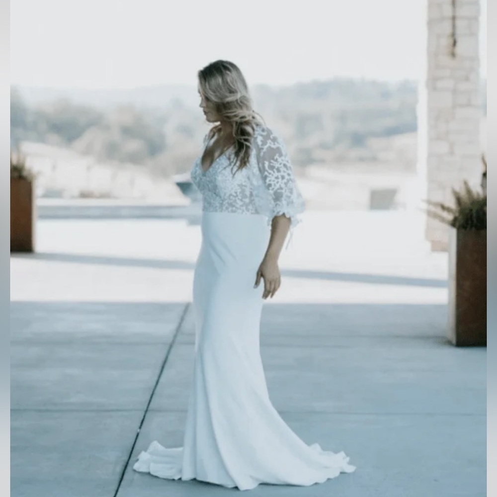 La Curve by Beccar Melrose wedding gown size 24